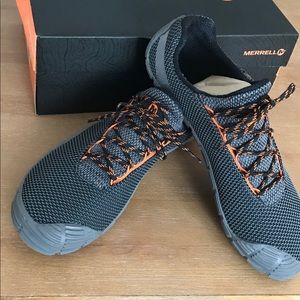 Mens size 10.5 Merrell Move Glove shoes